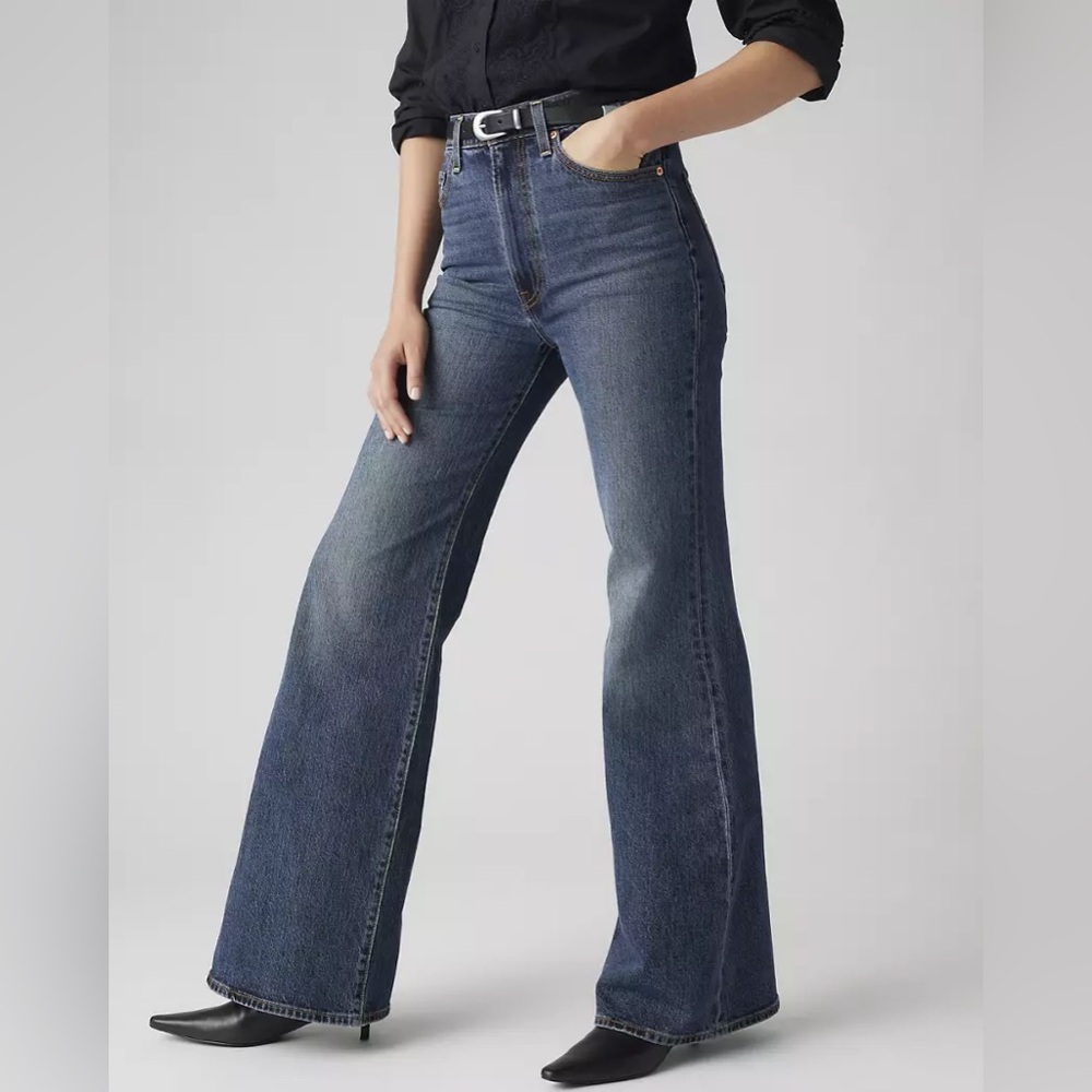 🆕 Levi's Ribcage Bell Women’s Jeans